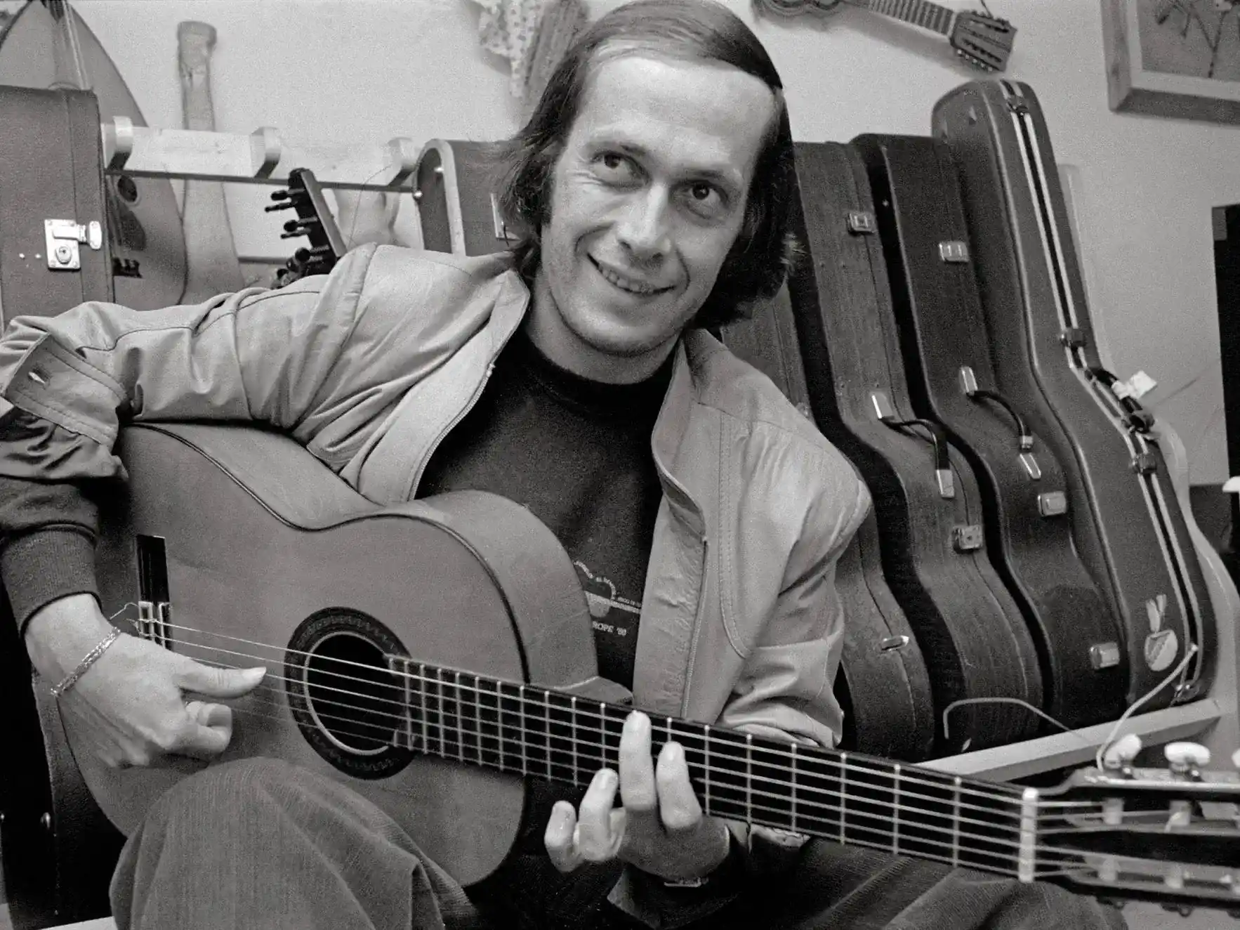 Paco de Lucía en su estudio