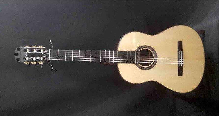 Primera guitarra de Paco de Lucía